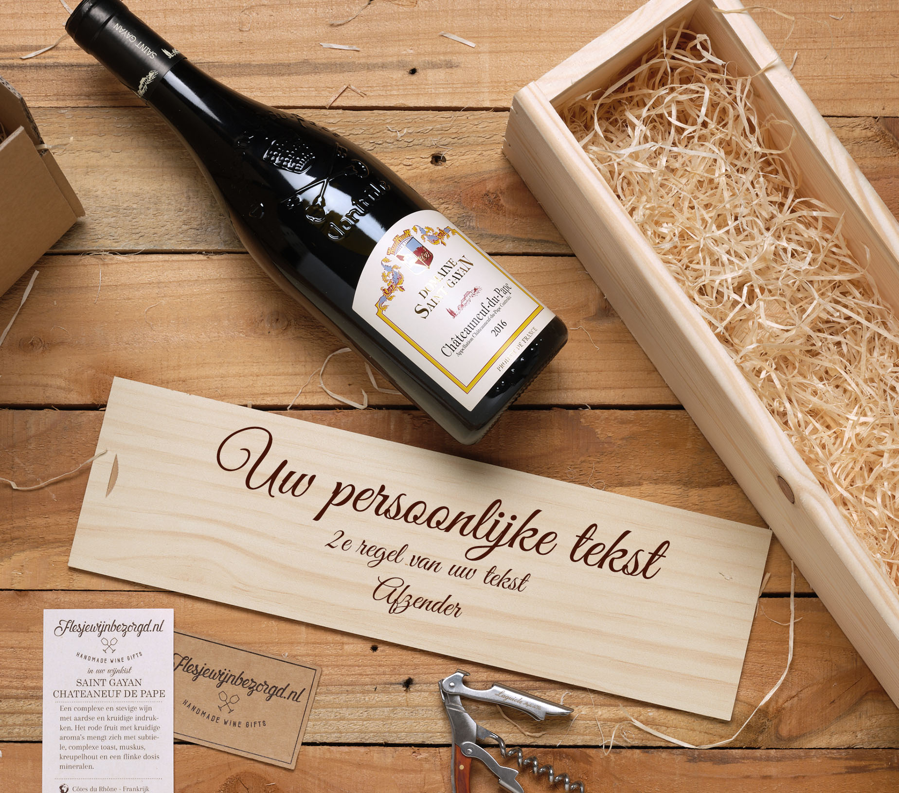 Fles Chateauneuf du Pape wijn rechtop met houten wijnkistje achter de fles