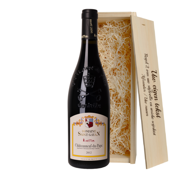 Fles Chateauneuf du Pape wijn rechtop met houten wijnkistje achter de fles