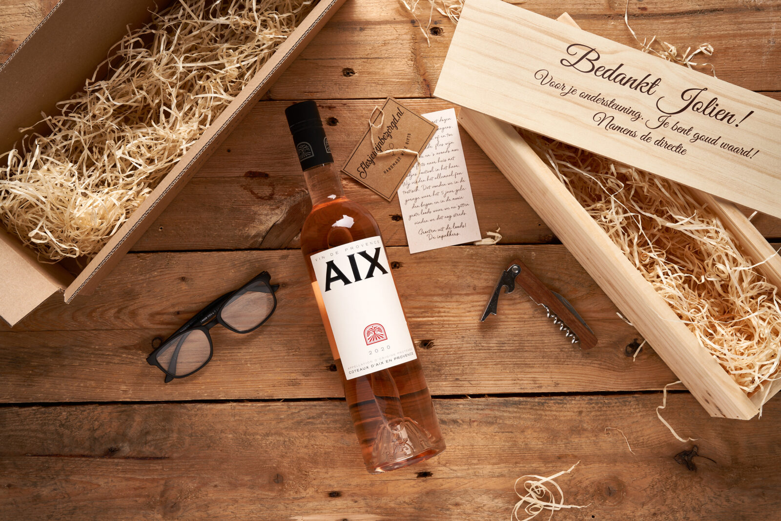 Fles AIX rosé uit Provence met bedrukte wijnkist en verzenddoos